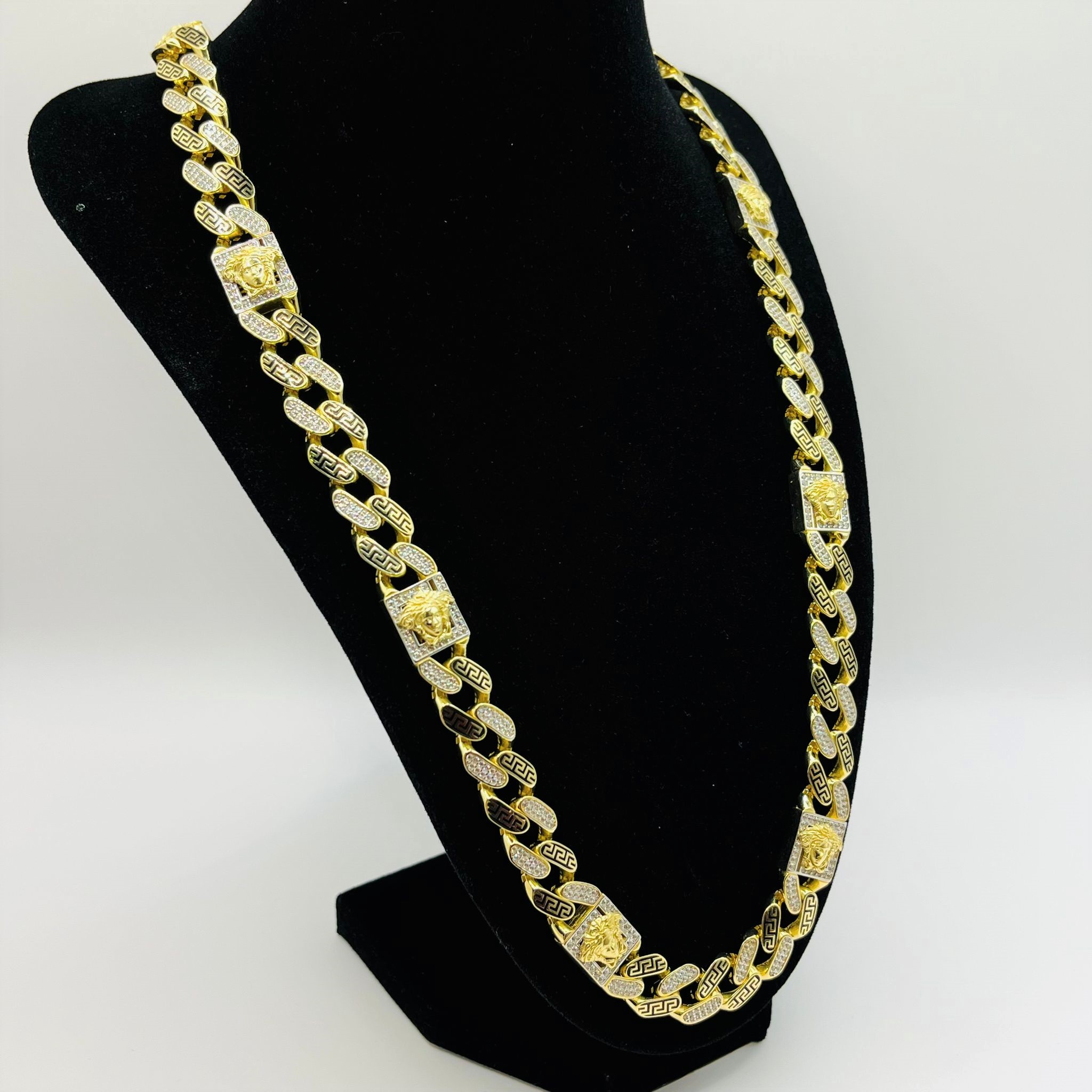 C. BARBADA MEDUSA GRECA Y CIRCON (2)