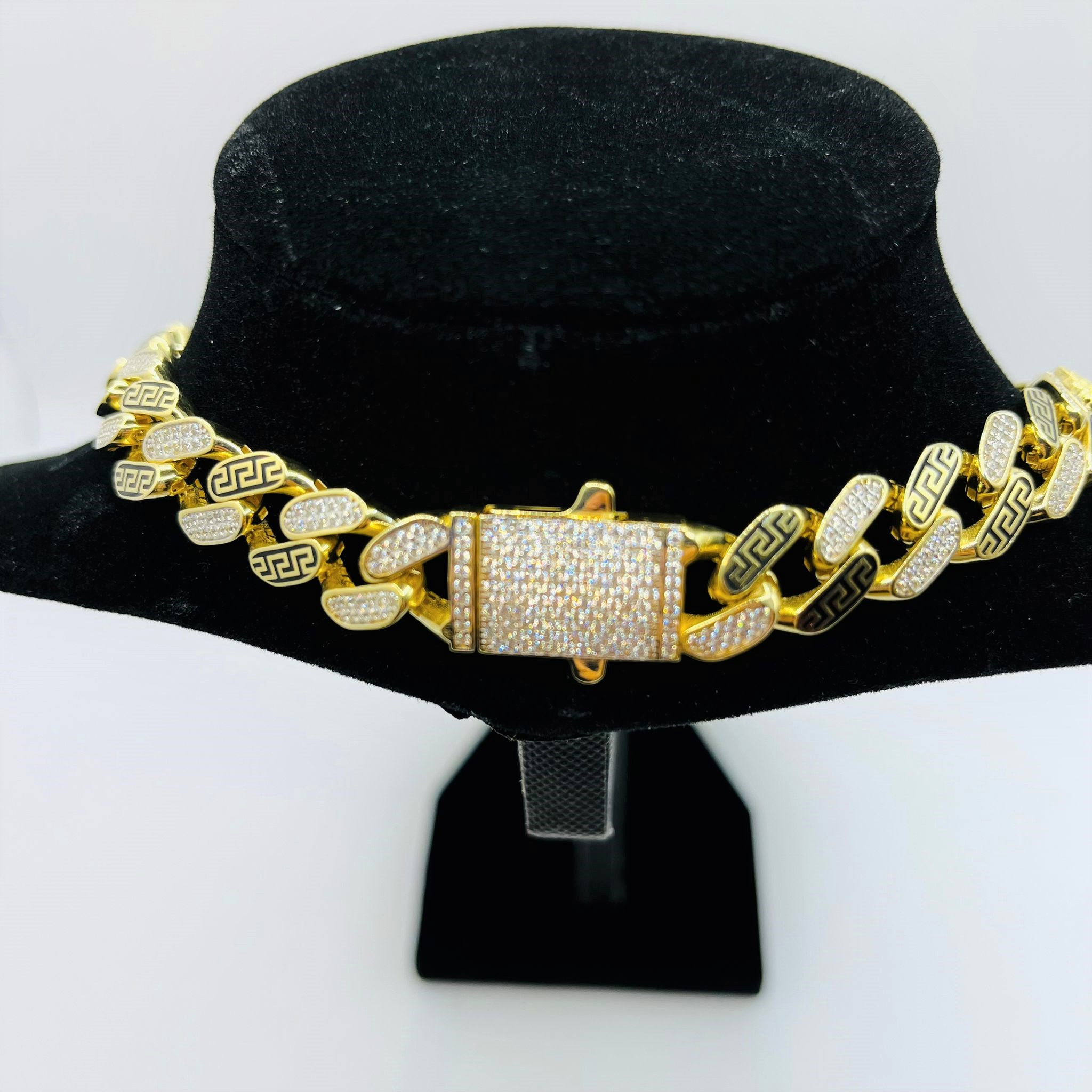 C. BARBADA MEDUSA GRECA Y CIRCON (4)