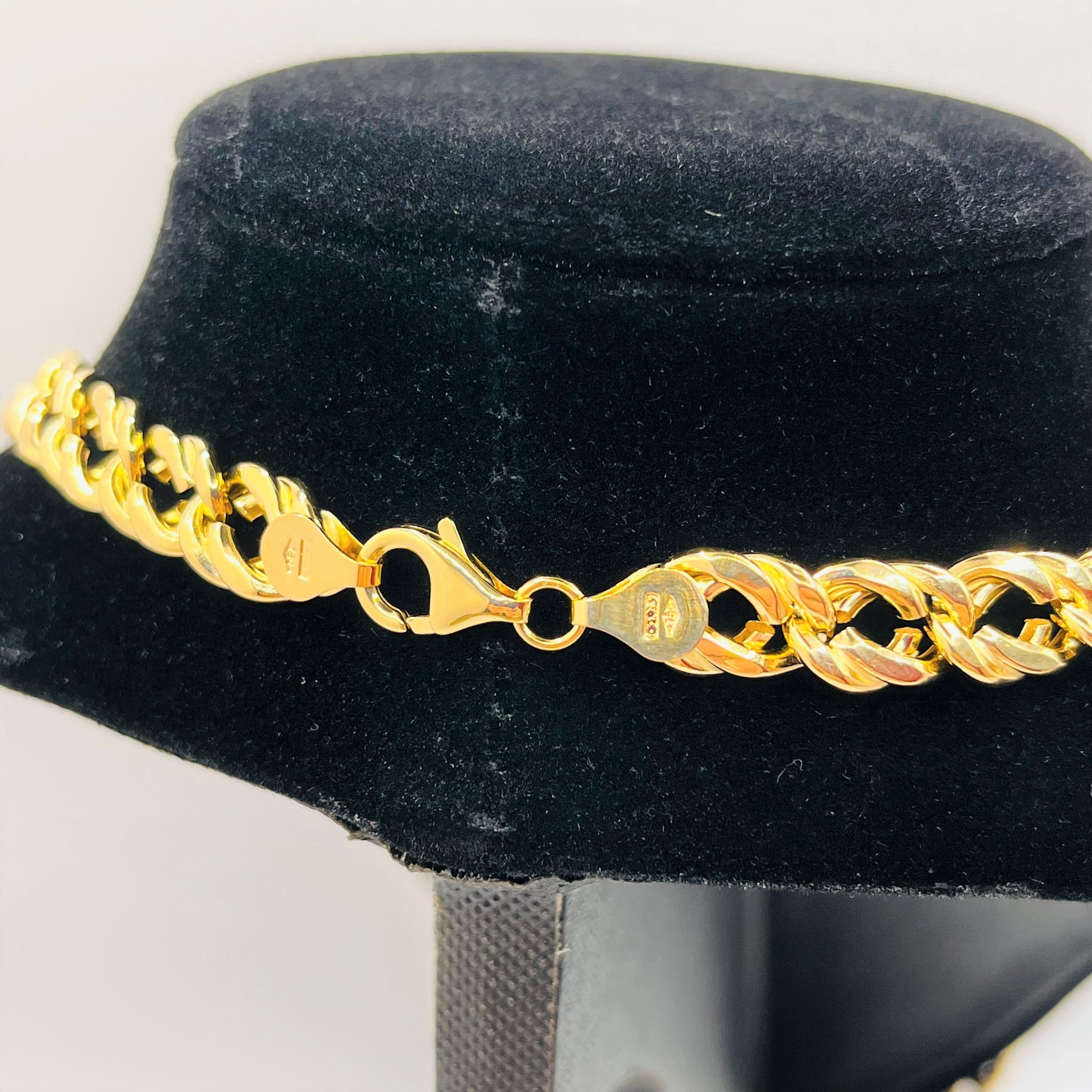 C. HUNGARINA MEDUSA BICOLOR (4)